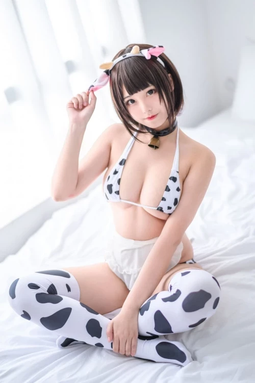 蜜汁貓裘[Mizhimao] 牛ビキニ Cosplay_Cow_Girl_Bikini [10P]