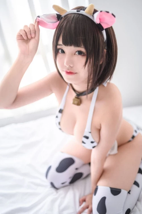 蜜汁貓裘[Mizhimao] 牛ビキニ Cosplay_Cow_Girl_Bikini [10P]