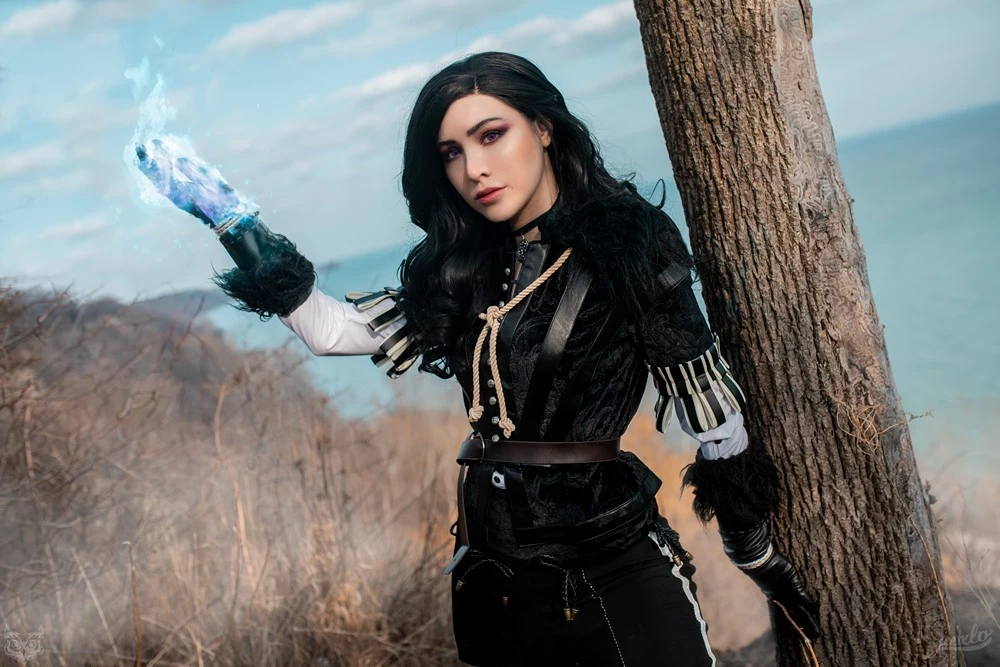 Luxlo Cosplay - Yennefer