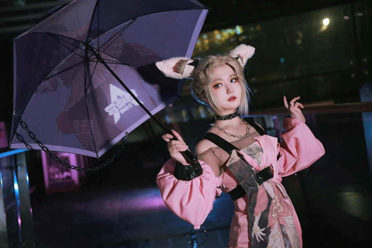 網絡美女翰耐Cosplay套圖合集主題明日方舟系列 英雄聯盟系列性感寫真