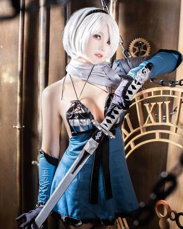 [Cosplay欣賞]凱妮版2B《尼爾》Cos 膚白貌美清空你的血槽！