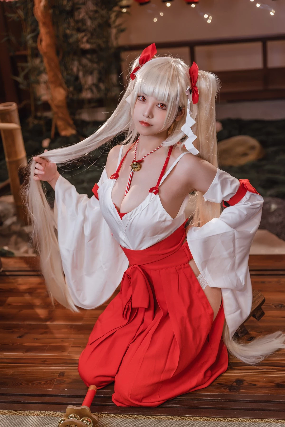 蜜汁貓裘 Cosplay 可畏巫女