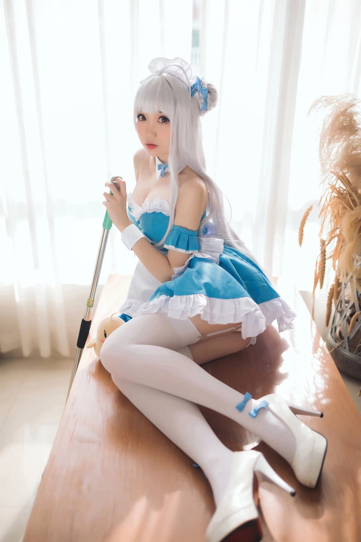 燜燜碳 Cosplay 小天鵝女僕