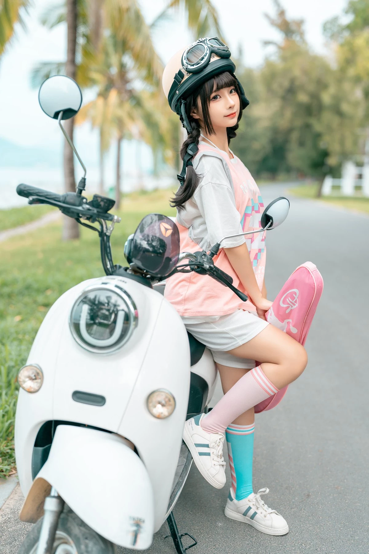 Cosplay 蠢沫沫 Chunmomo Electric Car Set.02