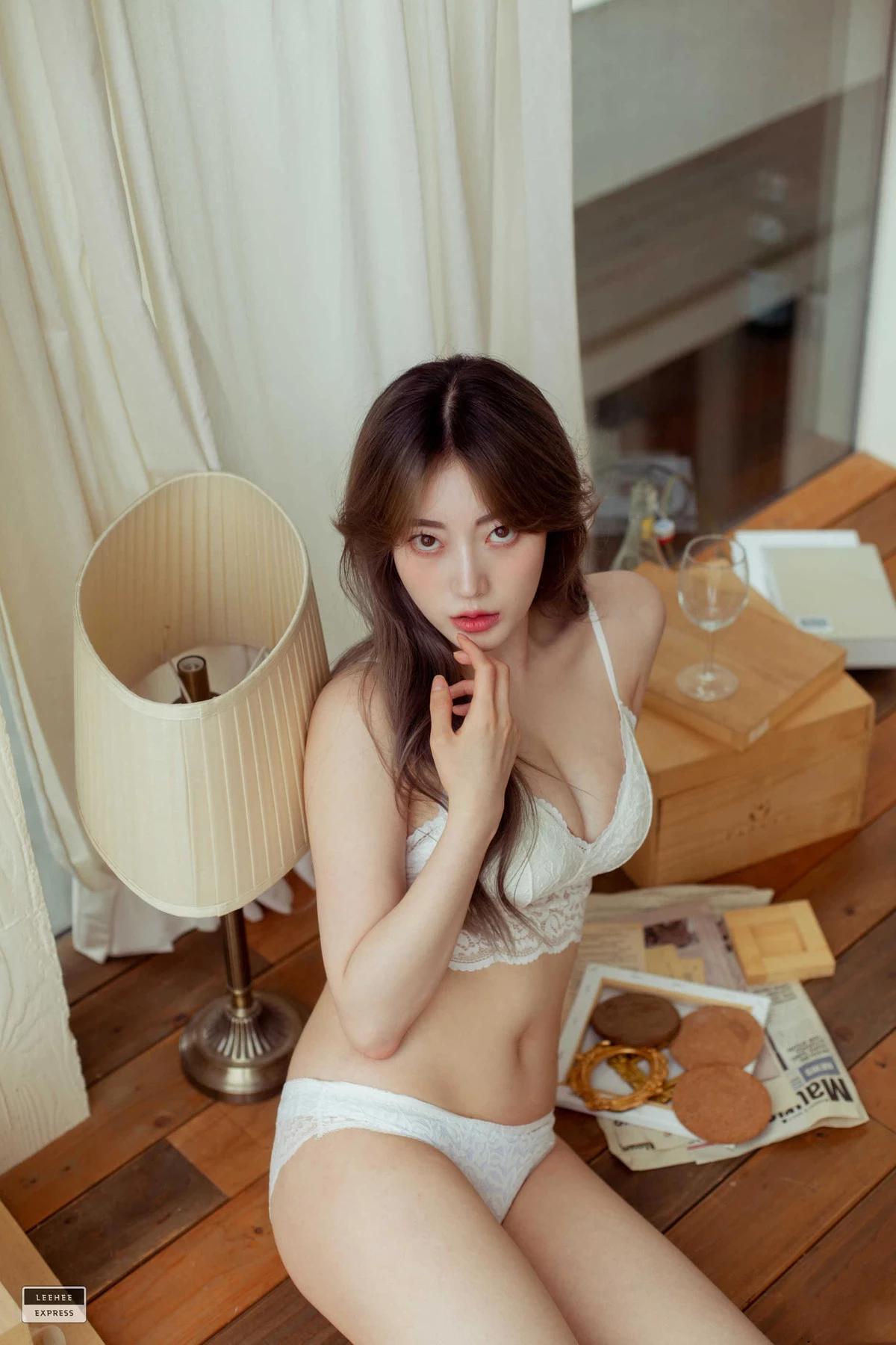 [Jeong-Ah 정아] 美胸美腿网拍模特儿 写真看了不得了 [32P]