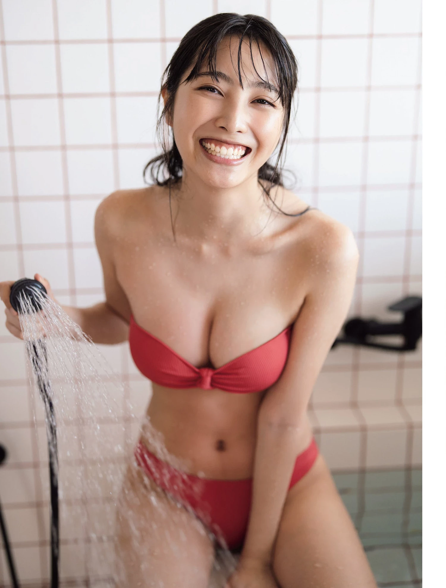 [福田ルミカ] 高颜值配上汹涌乳量 身材太犯规 [23P]